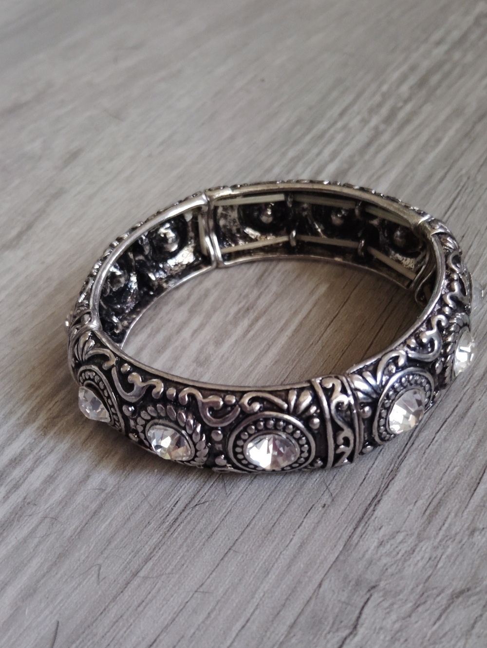 Vintage-Inspired Silver Crystal Stretch Bracelet